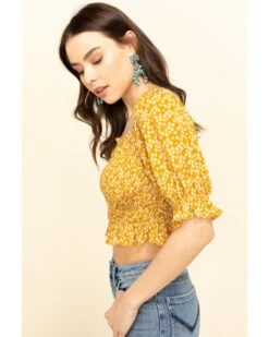 Loveriche Women's Floral Print Smocked Crop Top -Ariat || Corral || Dan Post Store 2000327370 702 P3