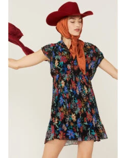 Molly Bracken Women's Floral Print Pleated Short Sleeve Dress -Ariat || Corral || Dan Post Store 2000368849 001 P4