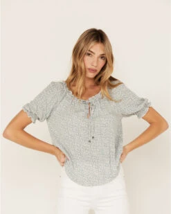 Jolt Women's Ditsy Floral Print Short Puff Sleeve Ruffle Shirt