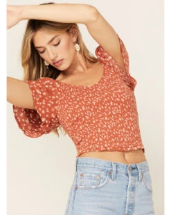 Beyond The Radar Women's Floral Print Smocked Top -Ariat || Corral || Dan Post Store 2000375602 220 P4
